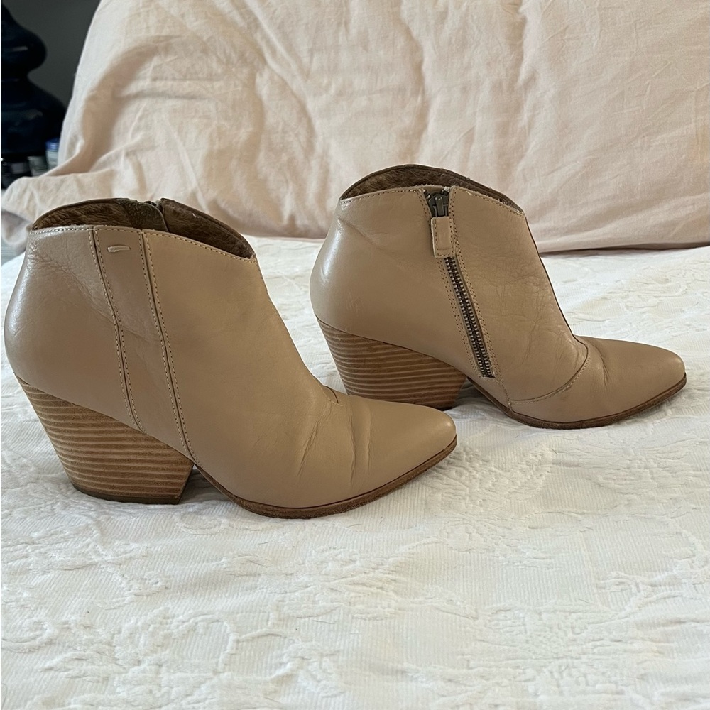Eileen Fisher size 8 bootie